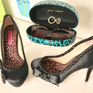 💔Sold 😢 Betsey Johnson Bow Shoes